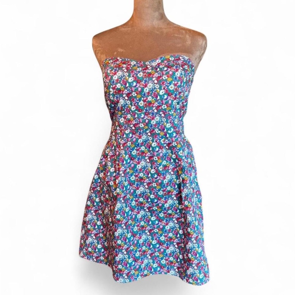Girly floral strapless sweetheart dress